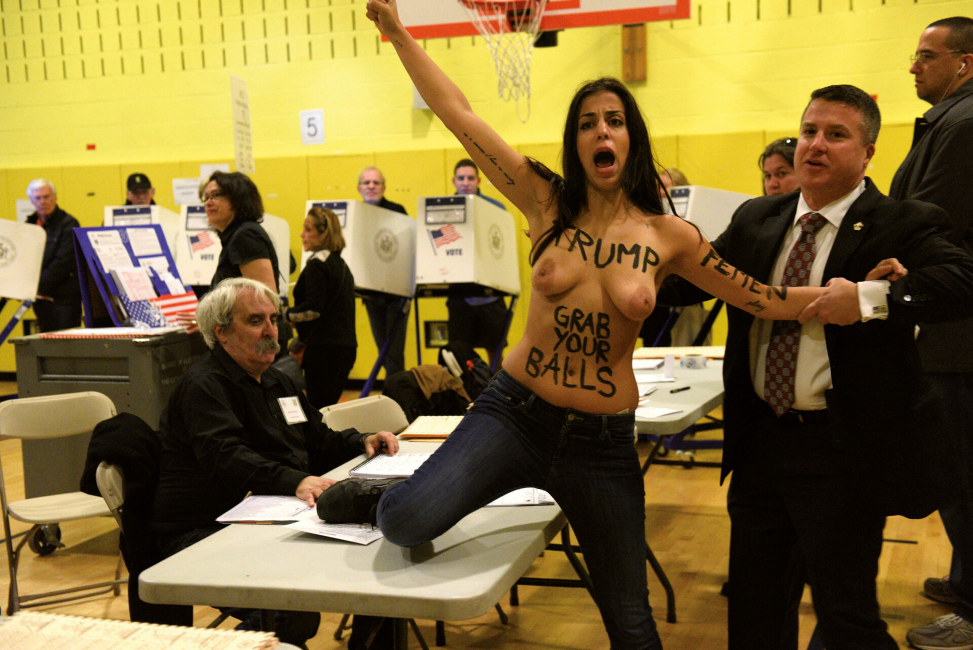 Femen_Bureau de scrutin de Trump
