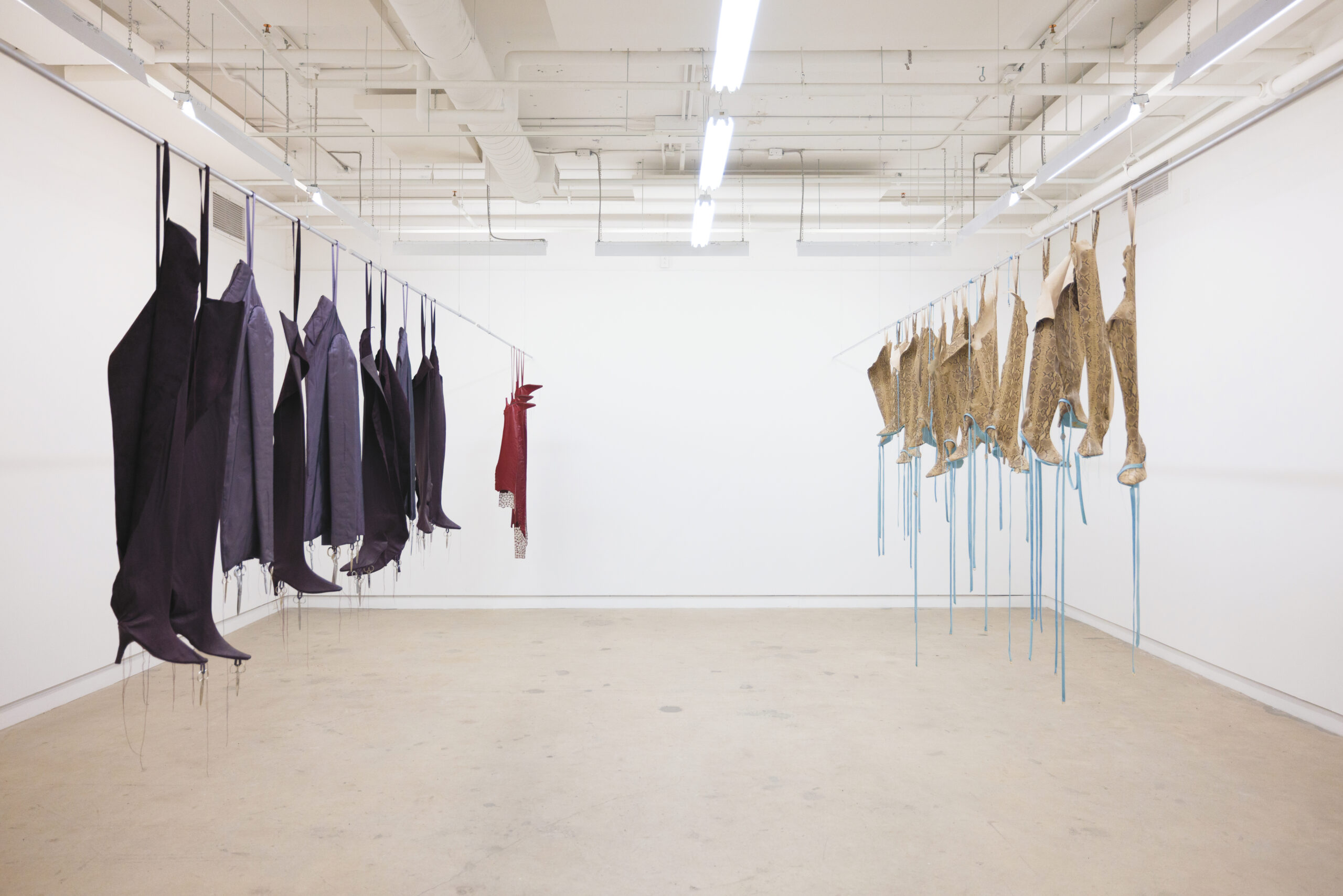 Kyle Alden Martens Split Hairs, vue d’exposition, Diagonale, Montréal, 2026. Photo : Mike Patten, permission de l’artiste